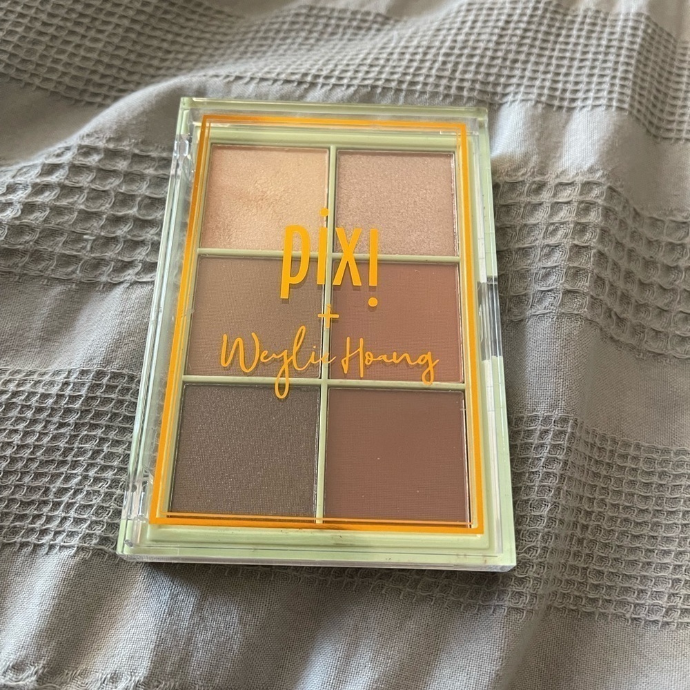 Pixi + Weylie Hoang 6 pan eyeshadow pallet neutral colors great for travel